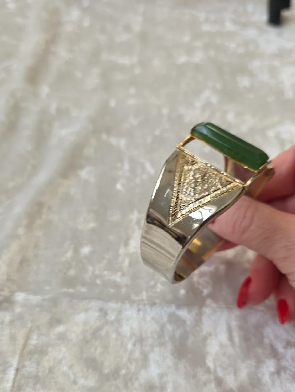 no brand gold tone